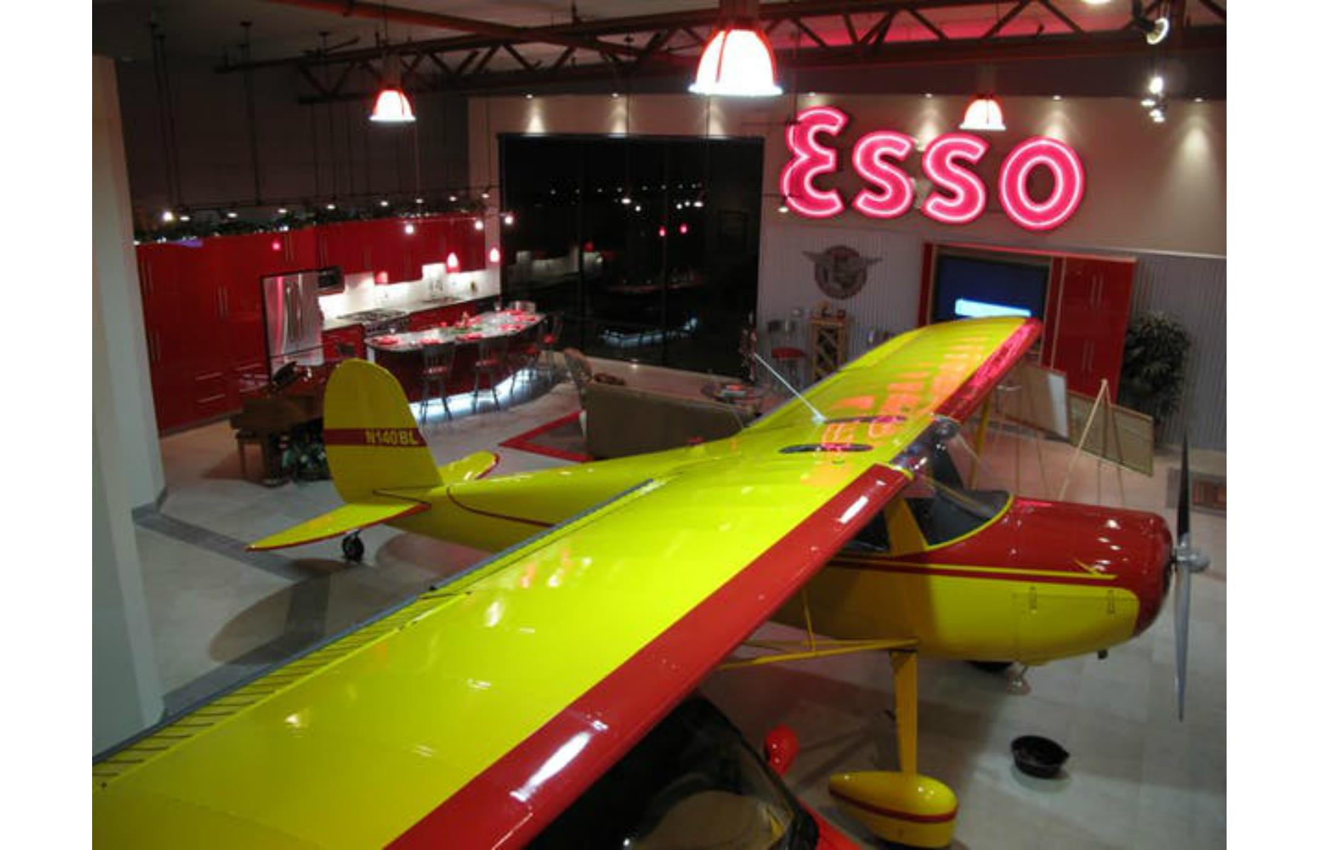 Live-work hangar, California, USA: You won't believe people live inside these hangar homes